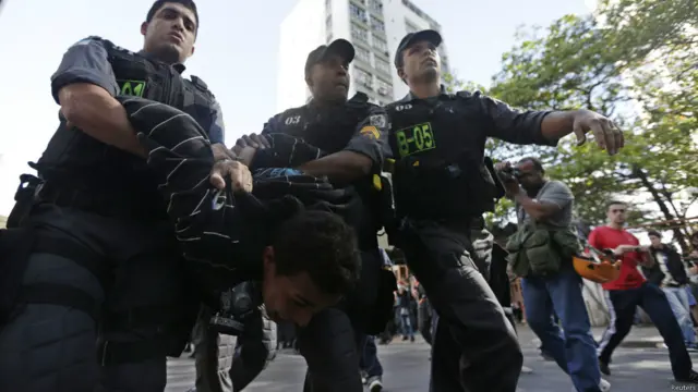 Un joven es detenido