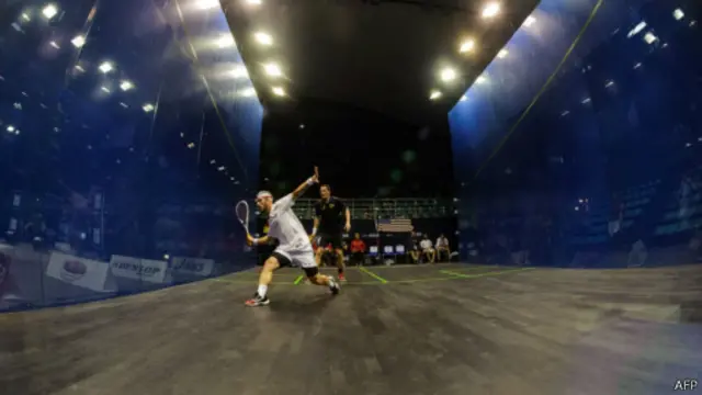 سکواش کا کھیل پاکستان میں بہت مقبول ہے