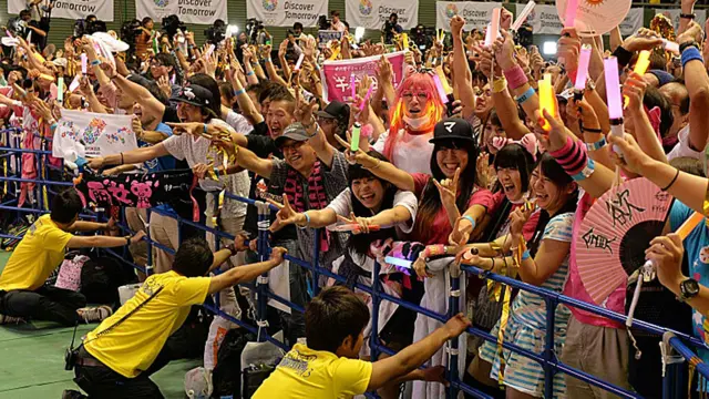 Muchedumbre celebra elección de Tokio como sede olímpica para 2020.