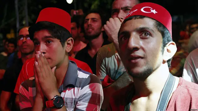 Jóvenes turcos lamentan en Estambul el no haber logrado ser sede de los Olímpicos del 2020