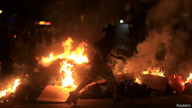 شابت أعمال العنف بعض الاحتجاجات بأنحاء البلاد