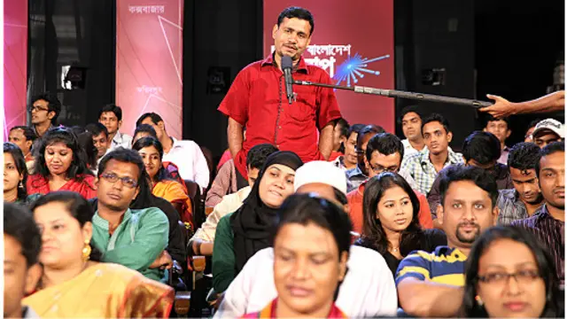 প্রশ্ন করছেন একজন দর্শক