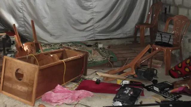 තමනට පහර දී බඩු බාහිරාදිය ට හානි පැමිණ වූ බව බැතිමත්හු පවසති