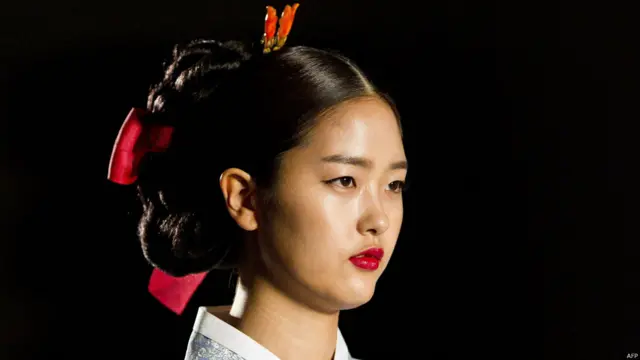 दक्षिण कोरिया राष्ट्रपति पाक गान हे