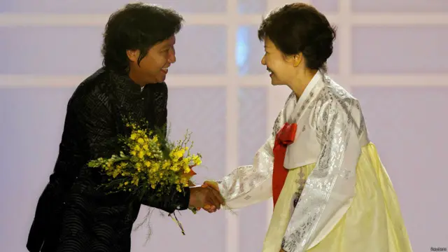 दक्षिण कोरिया राष्ट्रपति पाक गान हे