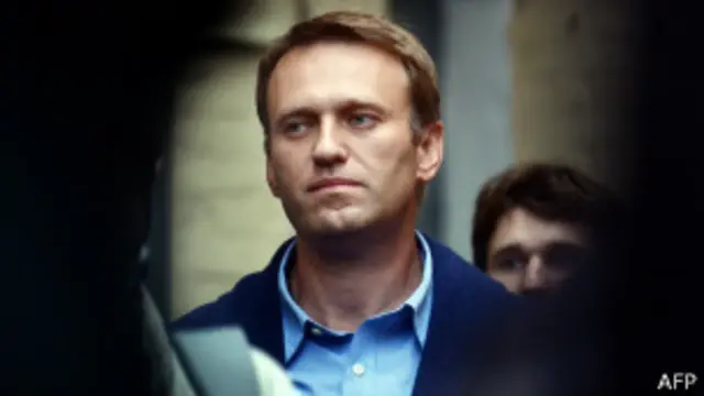 يخوض المعارض نافالني الانتخابات ضد مرشح الكرملين 