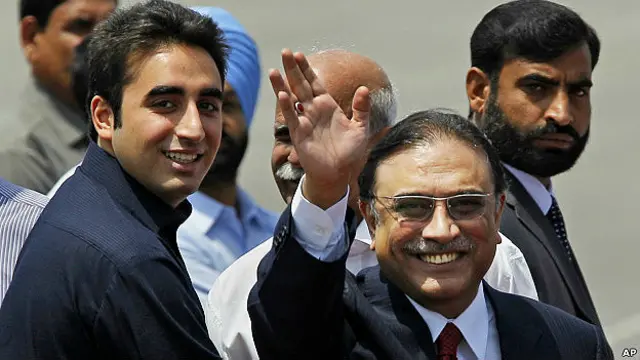 سابق صدر آصف علی زرداری جس مقدمہ میں آٹھ برس پہلے بری ہوچکے ہیں لاہور ہائی کورٹ میں اسی مقدمہ کے اخراج کی درخواست آج بھی زیر سماعت ہے