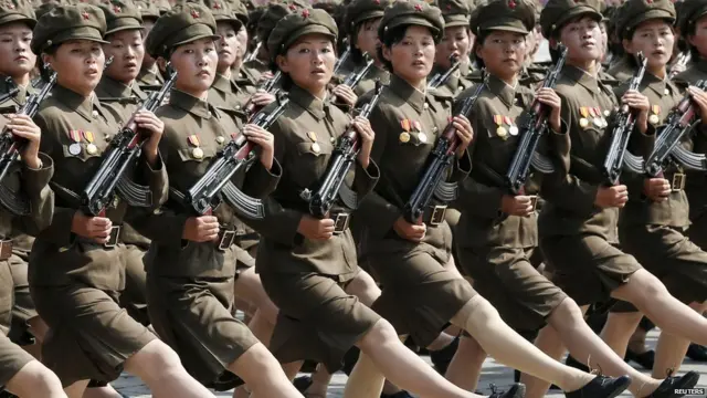 朝鮮国駐屯記念　明治廿九年　歩兵第一連隊　日本軍　本金　木盃　軍隊盃　桐箱付き 中俄高官与金正恩一起阅兵“新冷战”格局再现
