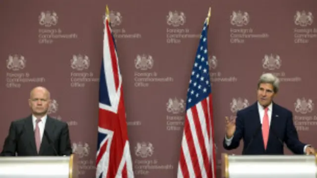 امریکی وزیرِ حارجہ نے شام پر حملے کے لیے حمایت حاصل کرنے کے لیے یورپ کا دورہ کیا