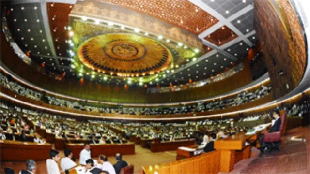 د پاکستان نوي سياستوال خپل هېواد کې د سولې ټينګښت کې له ننګونو سره مخ دي