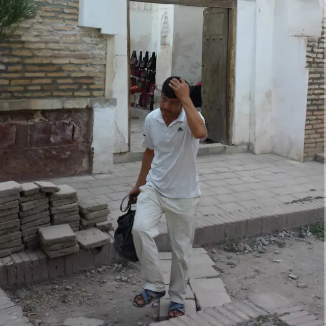 Тор кўчалардан обидаларни оралаб юрганда, баъзан ўзингни  тарихга тушиб қолгандек ҳис қиласан киши...