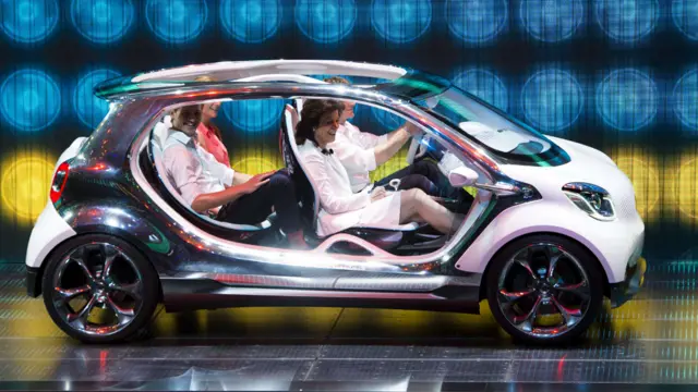 سيارة سمارت Four Joy في ظهورها الاول في جناح مرسيدس في معرض فرانكفورت الدولي للسيارات. يقول منظمو المعرض إن اكثر من الف شركة من 35 بلد ستشارك في المعرض هذا العام.