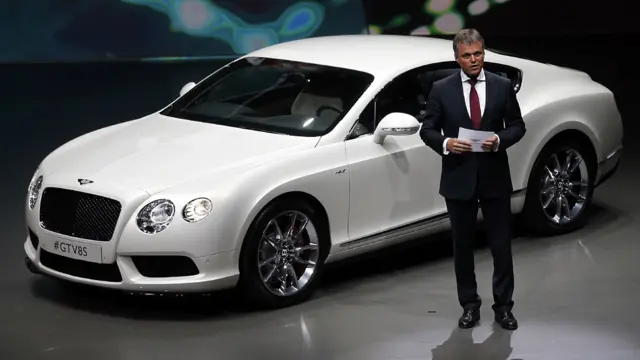 وولفغانغ شرايبر، رئيس مجلس ادارة شركة بنتلي مع انتاج شركته الجديد، GT V8.