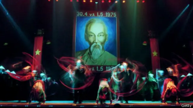Một cảnh trong Miss Saigon trước đây