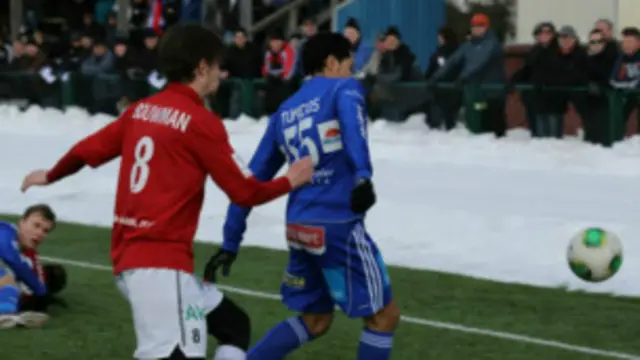 Victor Turcios, en camiseta azul