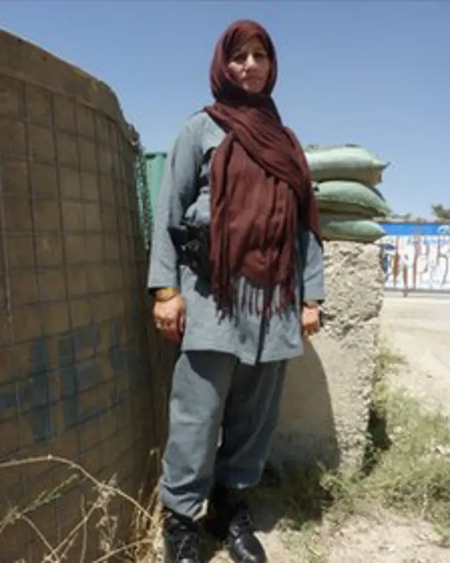 کسفام له ښځو سره د تاوتریخوالو کمښت، ځانمرګو بریدونو د کچې راټیټېدو، د امنیت او عدالت ښه والي او رڼو او خوندي ټاکنو کې د ښځینه پولیسو رول مهم بللی دی