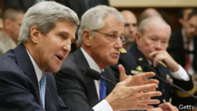 Керри и Хейгел на заседании комитета сената