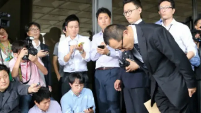 Собиқ диктаторнинг ўғли отаси учун халқдан узр сўради ва барча пулларни қайтаришга сўз берди