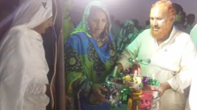 شناخت نہ ہونے کی وجہ سے اکمل کا ڈیتھ سرٹیفیکیٹ نہیں ملا اور حکومت کی جانب سے معاوضے سے بھی یہ خاندان محروم ہے