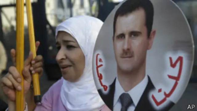 Manifestante libanesa pró-Assad em Beirute | Foto: AP