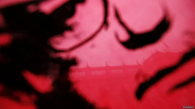 Dibujo de Salvador Allende y sombra del Palacio de La Moneda