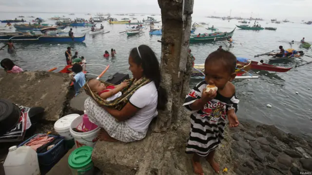 Seorang ibu dan bayinya