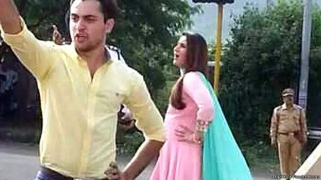 فلم کے کچھ مناظر میں کرینہ حاملہ نظر آئیں گی