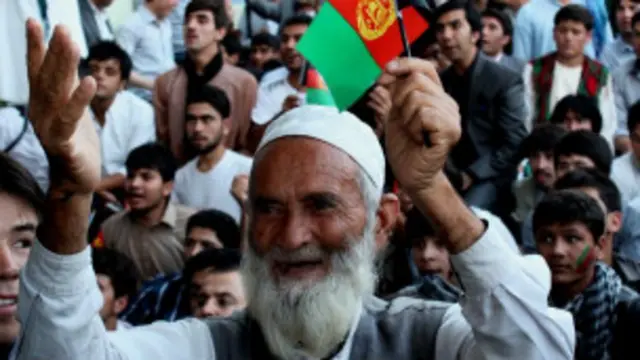 دهها هزار پیر و جوان از پیروزی افغانستان در برابر هند در خیابانهای این کشور تجلیل کردند