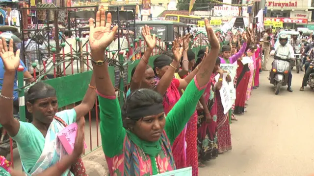 झारखंड में महिलाओं के खिलाफ हिंसा का विरोध करती औरतें