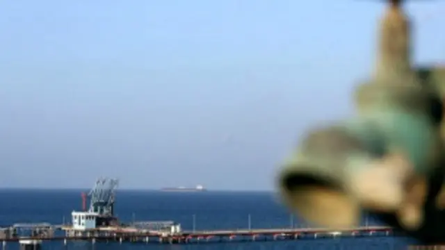 خسرت الحكومة الليبية مليارات الدولارات خلال الأشهر القليلة الماضية بسبب سيطرة المسلحين على موانيء النفط في البلاد 