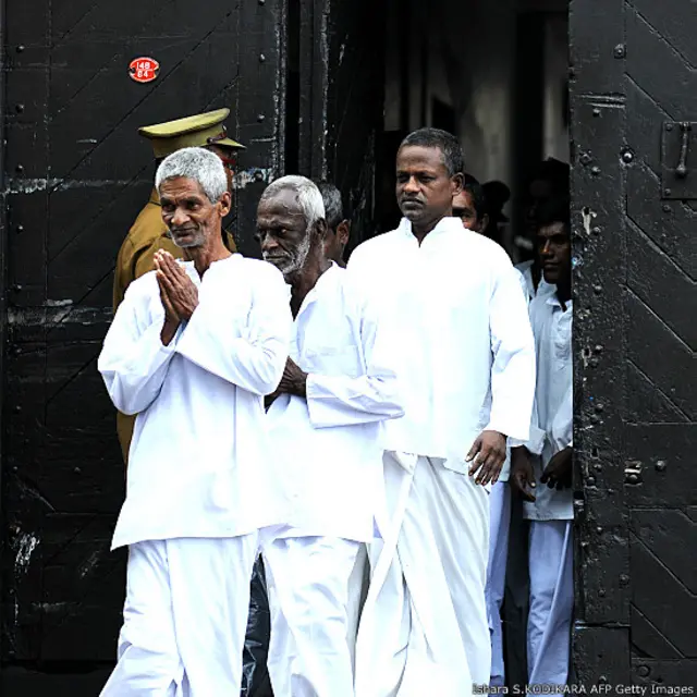 ජනාධිපති සමාව හිමි වුයේ අවුරුදු 70 ට වැඩි සහ සුළු අපරාධ වලට සිරගත කොට සිටි සිරකරුවන්ට පමණක් යැයි බන්ධනාගාර දෙපාර්තුමේන්තුව කියා සිටියි. 