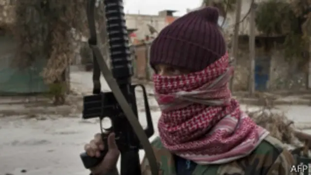 Боец сирийской оппозиции в Алеппо