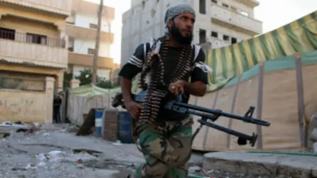 د قاره ښار د پلازمينې دمشق په شمال ۱۰۰ کيلومترۍ کې پروت دی