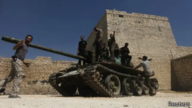 روس اور امریکہ کے وزراء خارجہ شام کے کیمیائی ہتھیاروں کے معاملے پر بات چیت جاری رکھے ہوئے ہیں