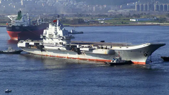 “辽宁号”是中国第一艘航空母舰