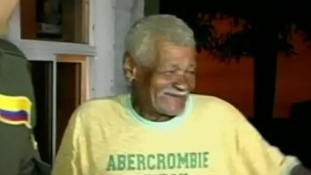 Homem colombiano resgatado de enchente. Foto: reprodução de vídeo