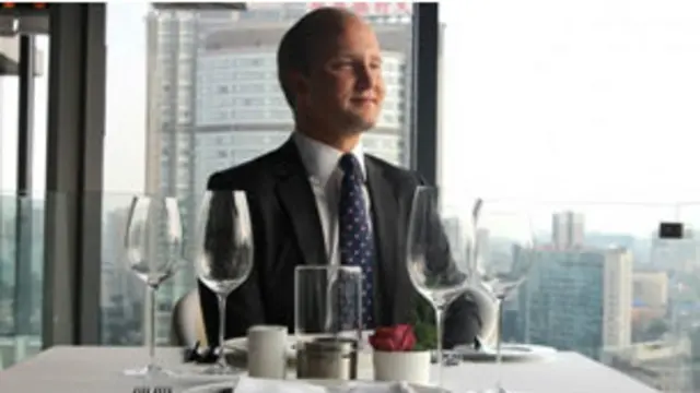 汉森说，做管家“可以走遍世界“