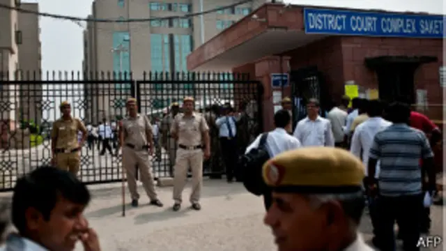 Полицейские у здания суда в Дели