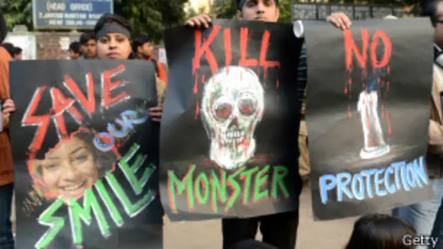 تظاهرات علیه متهمان