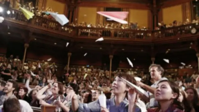 本届搞笑诺贝尔奖颁奖大会现场。