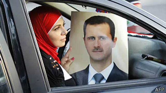 Сурияда Башар ал-Ассад тарафдорларидан бири.