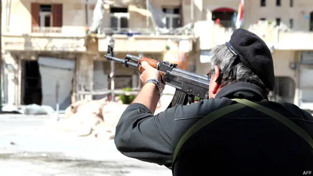 القاعدہ سے منسلک خود ساختہ ریاست ’دولتِ اسلامیہ فی العراق والشام‘ باغیوں کے زیرِ تسلط علاقوں میں طاقتور ہے