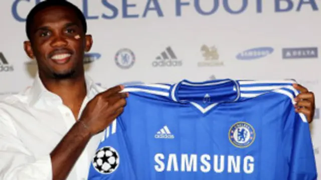 Samuel Eto'o dikontrak Chelsea selama setahun.