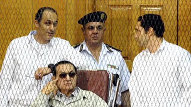 مصر کے سابق صدر حسنی مبارک کو پچھلے سال جون میں مظاہرین کے قتل میں ملوث ہونے کے الزام پر عمر قید کی سزا سنائی گئی تھی