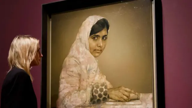 دا لومړی ځل دی چې د یوې پښتنې پېغلې انځور د انځورګر جوناتان یېو له خوا کښل شوی او د نندارې لپاره ځوړند دی