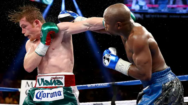 "Canelo" Álvarez, de 23 años, perdió el invicto y queda con registro de 42-1-1, con 30 victorias por la vía rápida. Sin embargo, se lleva una bolsa de US$ 12 millones. 