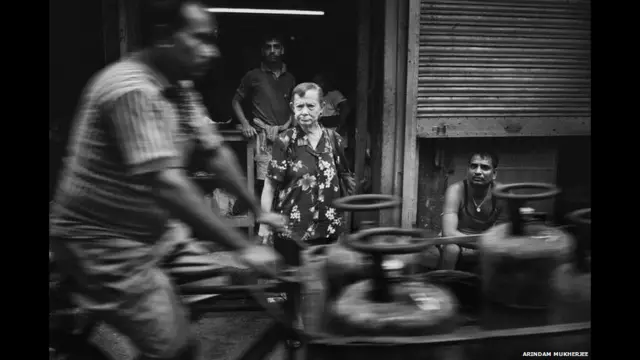 کولکتہ میں رہائش پذیر اینگلو انڈین کمیونٹی وقت کے ساتھ کم ہوتی جا رہی ہے اور یہاں سے بہت سارے لوگ روزگار کے بہتر مواقع کی تلاش میں بیرون ملک منتقل ہو گئے ہیں۔ 