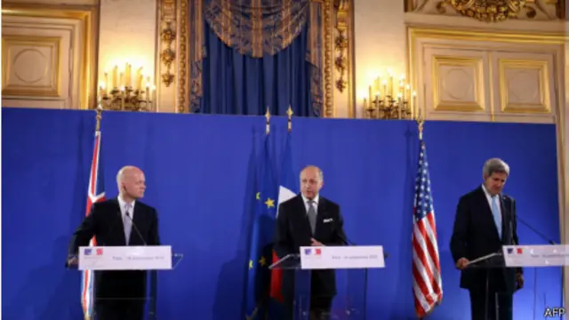 وزرای خارجه فرانسه، بریتانیا و آمریکا در کنفرانسی خبری شرکت کردند