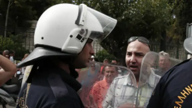 Protes penjaga sekolah di Yunani