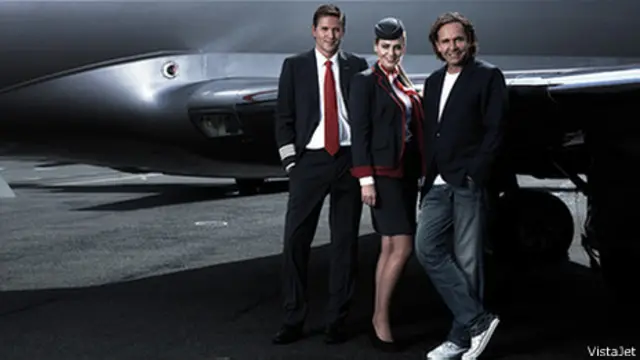 Flohr con dos miembros de la tripulación. 